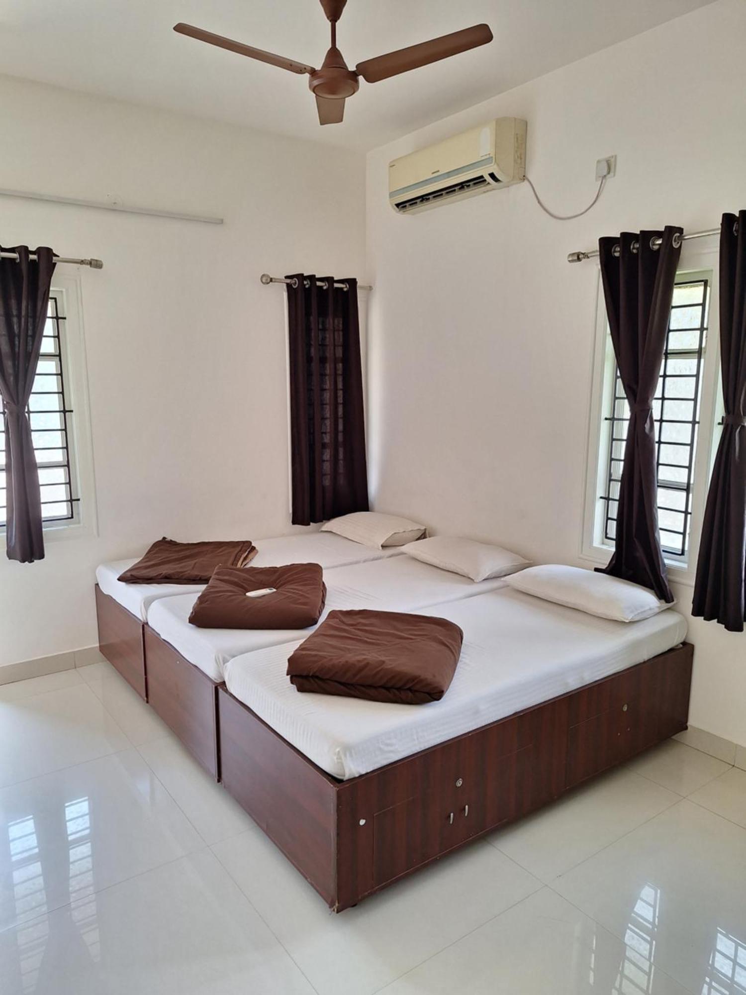Suvarna Grande Homes Mangalore Værelse billede