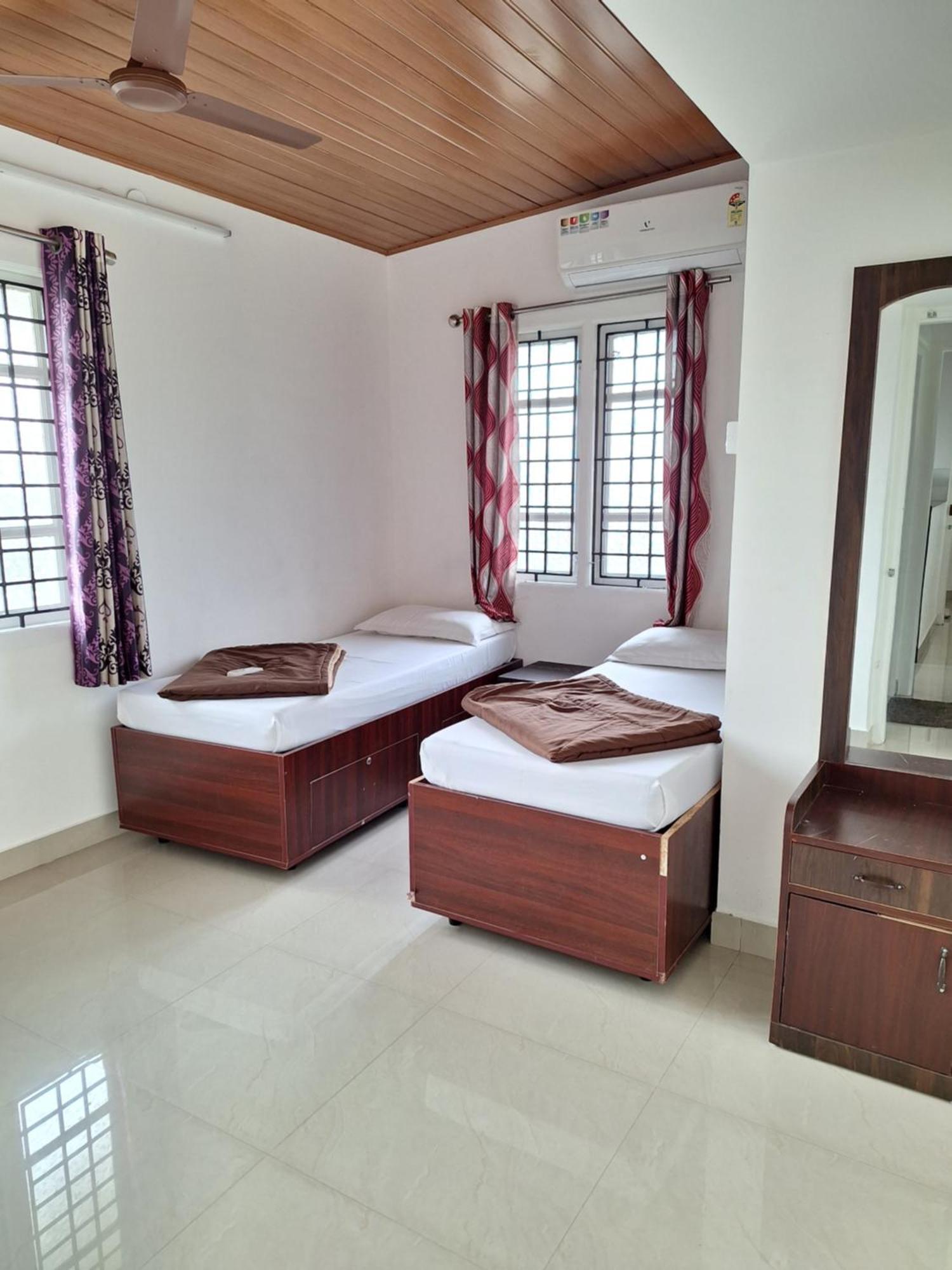 Suvarna Grande Homes Mangalore Værelse billede